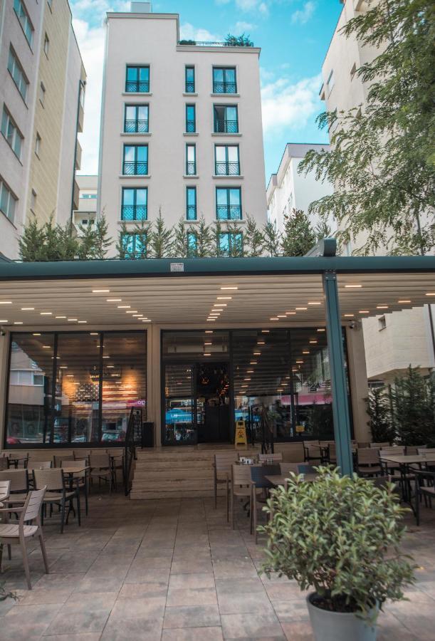 Qama Hotel Pristina Exteriör bild